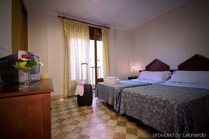 Hotel Boutique Reina Mora Granada Room photo